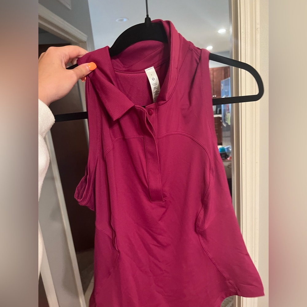 Lululemon Quick-Dry sleeveless polo shirt in color pageants purple size 8!